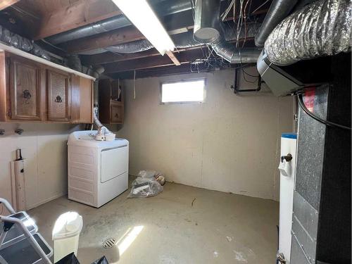 4304 7 Avenue, Edson, AB - Indoor Photo Showing Laundry Room