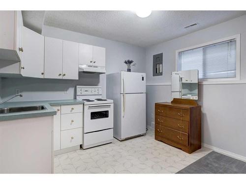 100B Rummel Place, Canmore, AB - Indoor Photo Showing Kitchen