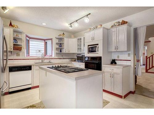 A-328 Squirrel Street, Banff, AB - Indoor Photo Showing Kitchen