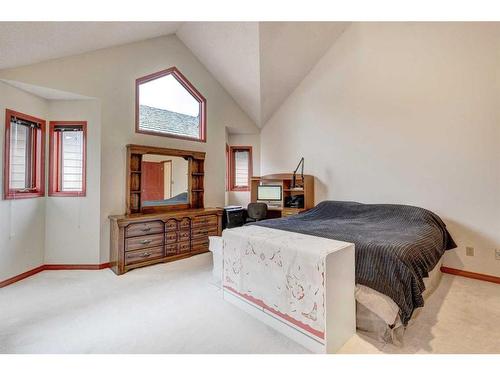 A-328 Squirrel Street, Banff, AB - Indoor Photo Showing Bedroom