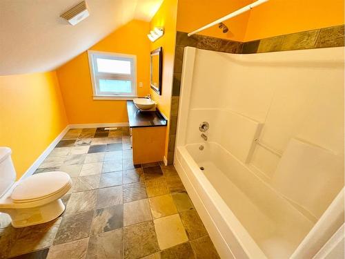 1002 Poplar Avenue, Jasper, AB - Indoor Photo Showing Bathroom