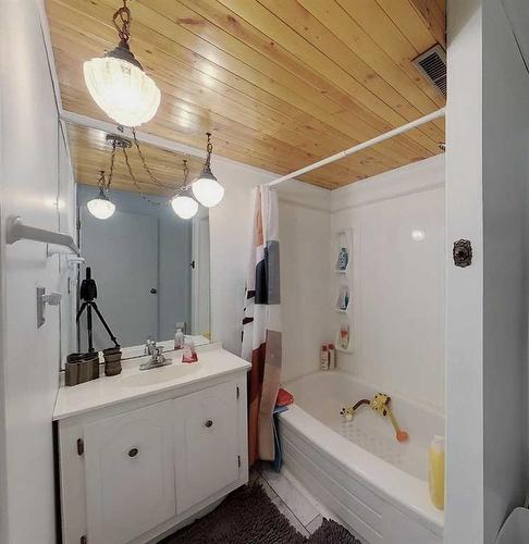 80 Chickadee Drive, Whitecourt, AB - Indoor Photo Showing Bathroom