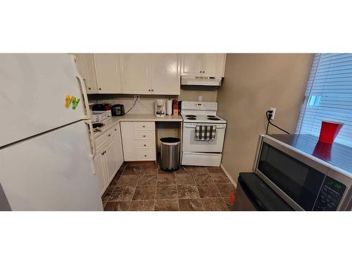 610 52 Street, Edson, AB - Indoor Photo Showing Kitchen