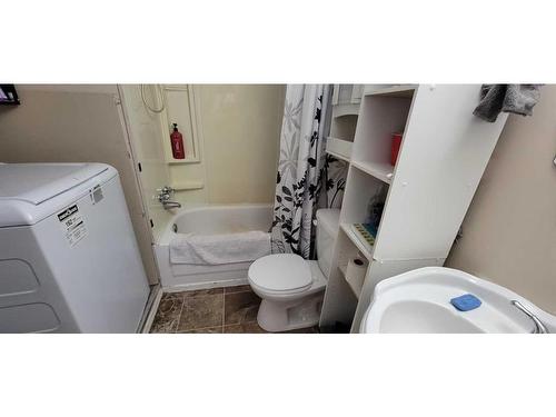 610 52 Street, Edson, AB - Indoor Photo Showing Laundry Room