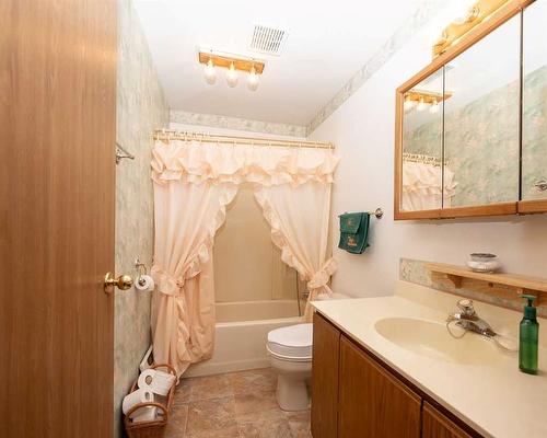 618 Willow Drive, Sunset Beach, AB - Indoor Photo Showing Bathroom