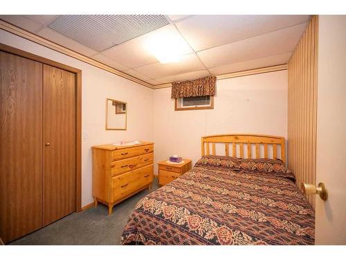 618 Willow Drive, Sunset Beach, AB - Indoor Photo Showing Bedroom