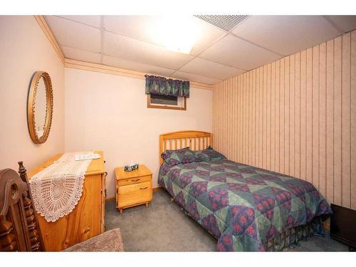 618 Willow Drive, Sunset Beach, AB - Indoor Photo Showing Bedroom