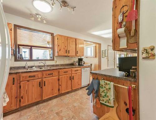 618 Willow Drive, Sunset Beach, AB - Indoor Photo Showing Kitchen