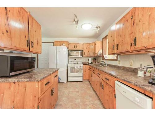 618 Willow Drive, Sunset Beach, AB - Indoor Photo Showing Kitchen