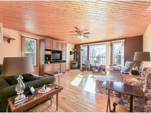 618 Willow Drive, Sunset Beach, AB - Indoor Photo Showing Living Room