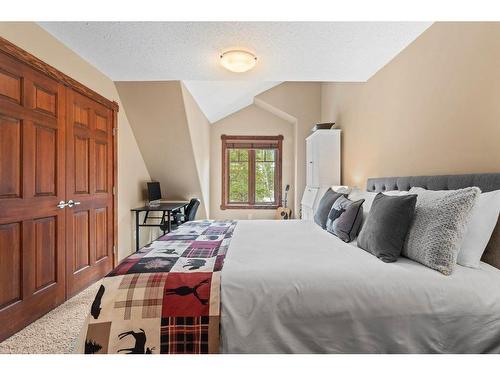311-150 Crossbow Place, Canmore, AB - Indoor Photo Showing Bedroom