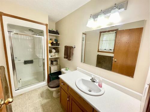 24022C Highway 16 W, Rural Yellowhead County, AB - Indoor Photo Showing Bathroom