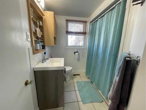 4906-51 Street, Colinton, AB - Indoor Photo Showing Bathroom