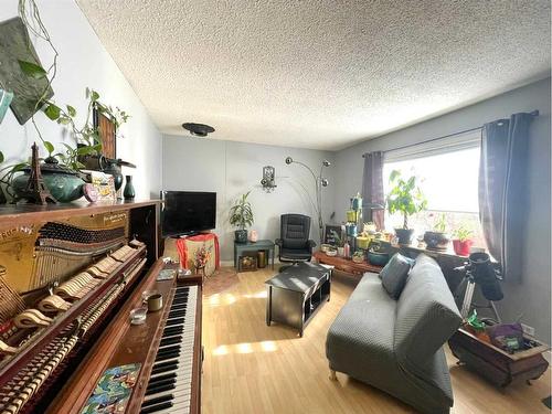 4906-51 Street, Colinton, AB - Indoor Photo Showing Living Room