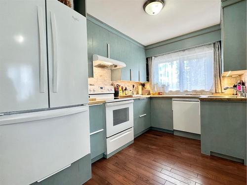 4823 Ravine Drive, Swan Hills, AB - Indoor Photo Showing Kitchen