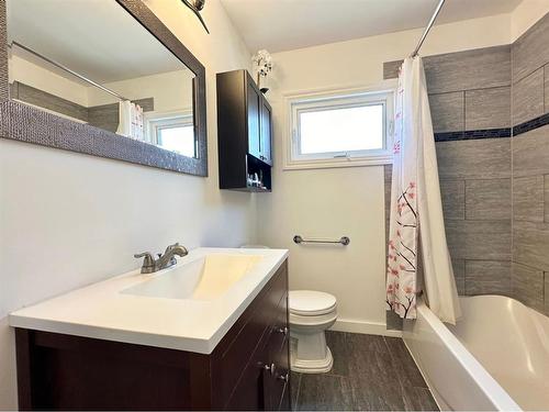 4823 Ravine Drive, Swan Hills, AB - Indoor Photo Showing Bathroom