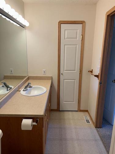 Unit 6-4920 53 Avenue, Whitecourt, AB - Indoor Photo Showing Bathroom