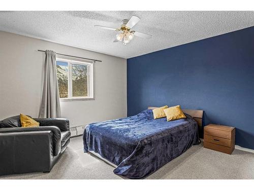 217-115 Elk Run Boulevard Se, Canmore, AB - Indoor Photo Showing Bedroom