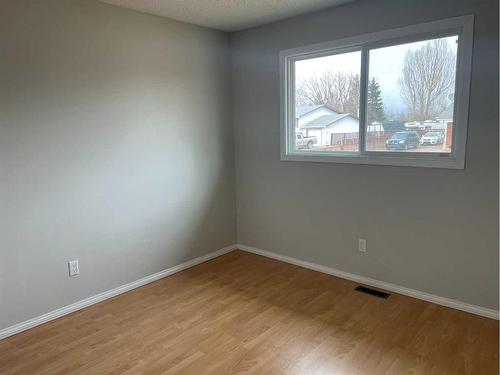 705 8 Avenue, Fox Creek, AB - Indoor Photo Showing Other Room