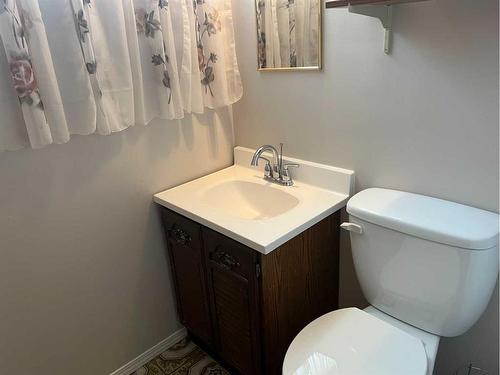 705 8 Avenue, Fox Creek, AB - Indoor Photo Showing Bathroom