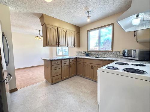 20 Southview Avenue, Swan Hills, AB - Indoor Photo Showing Kitchen