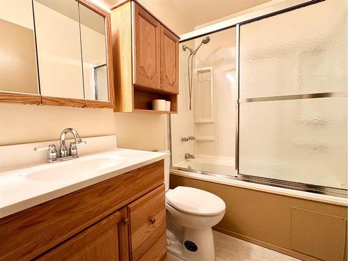 20 Southview Avenue, Swan Hills, AB - Indoor Photo Showing Bathroom