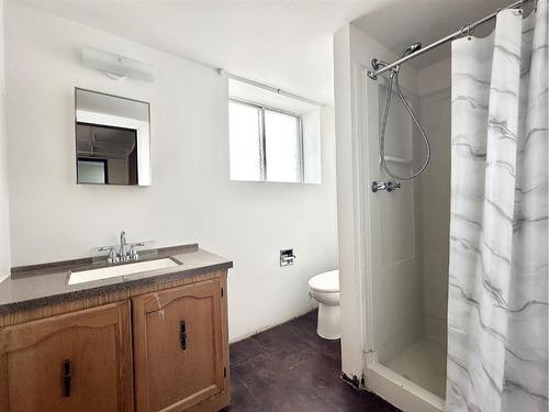 20 Southview Avenue, Swan Hills, AB - Indoor Photo Showing Bathroom