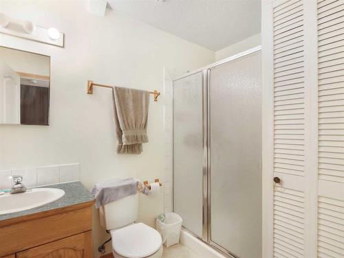 115 Moraine Road, Canmore, AB - Indoor Photo Showing Bathroom