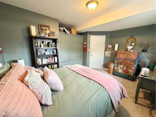 10 Park Point, Whitecourt, AB - Indoor Photo Showing Bedroom