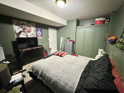 10 Park Point, Whitecourt, AB - Indoor Photo Showing Bedroom