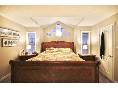 215 Tocher Avenue, Hinton, AB - Indoor Photo Showing Bedroom