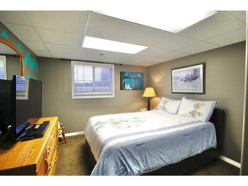 215 Tocher Avenue, Hinton, AB - Indoor Photo Showing Bedroom