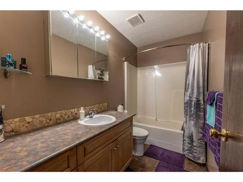 174 Hallam Drive, Hinton, AB - Indoor Photo Showing Bathroom