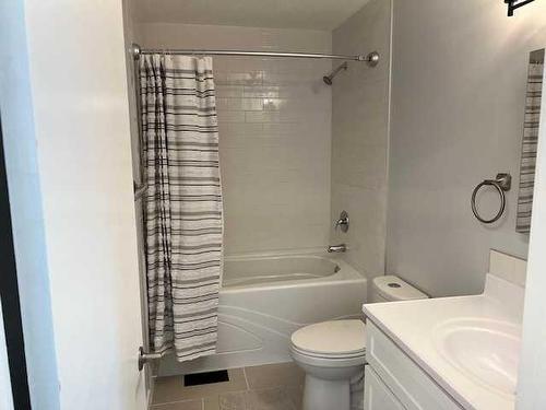 10250 97 Avenue, Grande Cache, AB - Indoor Photo Showing Bathroom