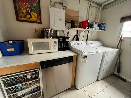 166 Sunwapta Drive, Hinton, AB - Indoor Photo Showing Laundry Room