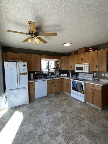 43 Trading Post Trail, Whitecourt, AB - Indoor Photo Showing Kitchen With Double Sink