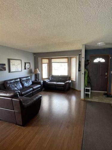 43 Trading Post Trail, Whitecourt, AB - Indoor Photo Showing Living Room