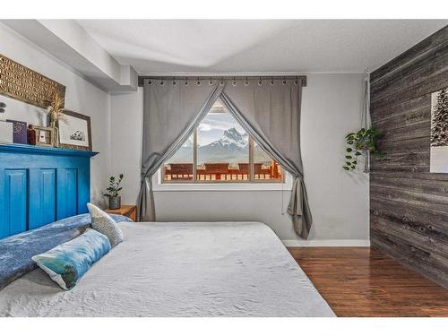 302-300 Palliser Lane, Canmore, AB - Indoor Photo Showing Bedroom