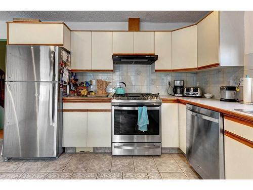 161 Coyote Way, Canmore, AB - Indoor Photo Showing Kitchen