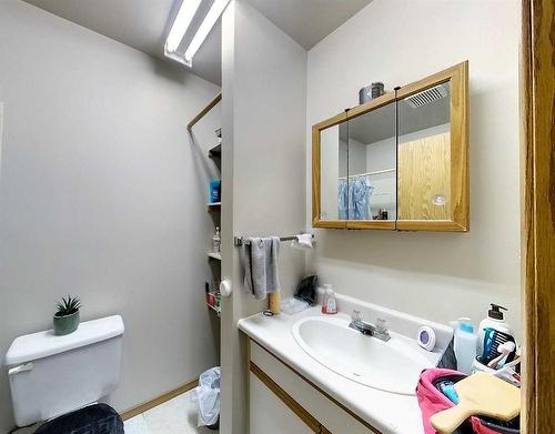 5015 7 Avenue, Edson, AB - Indoor Photo Showing Bathroom