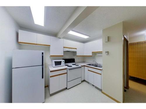 5015 7 Avenue, Edson, AB - Indoor Photo Showing Kitchen With Double Sink
