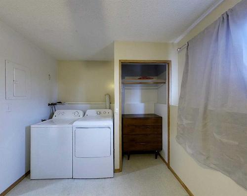5015 7 Avenue, Edson, AB - Indoor Photo Showing Laundry Room