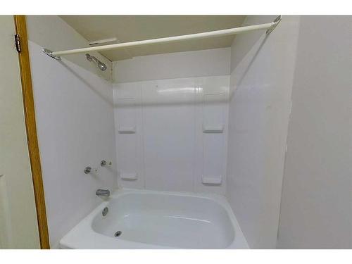 5015 7 Avenue, Edson, AB - Indoor Photo Showing Bathroom