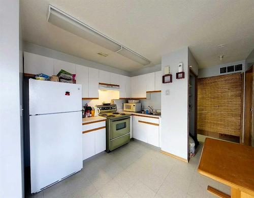 5015 7 Avenue, Edson, AB - Indoor Photo Showing Kitchen