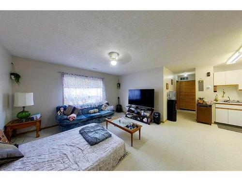 5015 7 Avenue, Edson, AB - Indoor Photo Showing Living Room