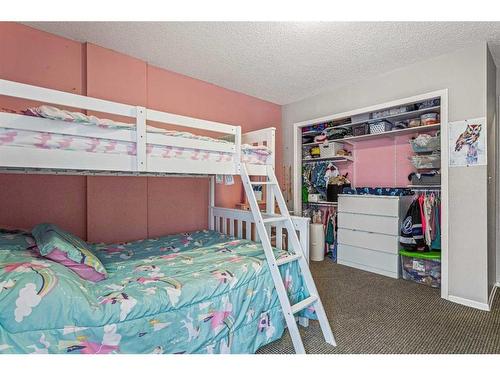 6-124 Beaver Street, Banff, AB - Indoor Photo Showing Bedroom