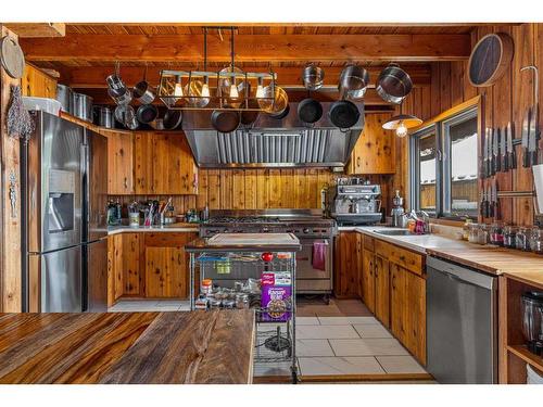 37 Heart Road, Lac Des Arcs, AB - Indoor Photo Showing Kitchen