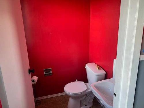 10338 98, Grande Cache, AB - Indoor Photo Showing Bathroom