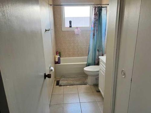 10338 98, Grande Cache, AB - Indoor Photo Showing Bathroom