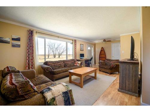 674038 Range Road 195, Rural Athabasca County, AB - Indoor Photo Showing Living Room